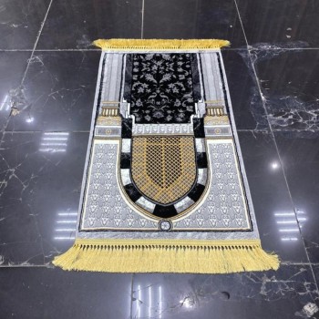 سجادة صلاه مستوحاة من تصميم السجاد في الروضة الشريفة
