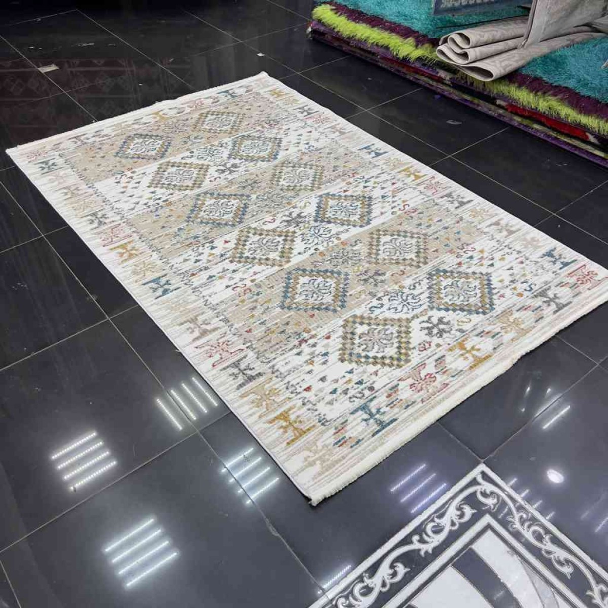 سجاد بوهيمي تركي فينتج B0024C لون ابيض بيج مقاس 150*230