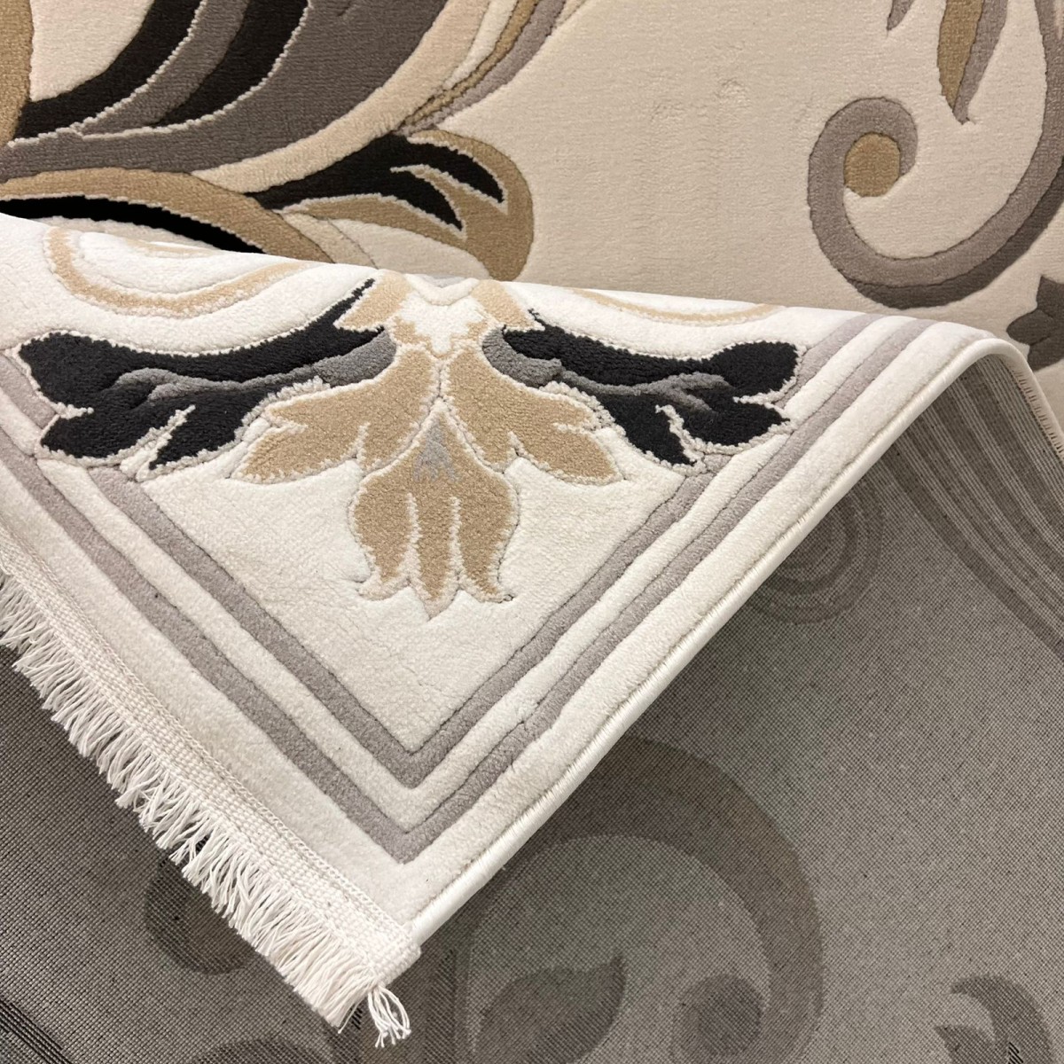 سجاد تركي ايفل 41180A كريم اسود مقاس 50*80