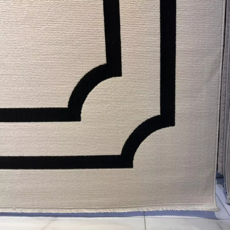 سجاد تركي اطار برواز فريم F493A كريم اسود مقاس 100*200