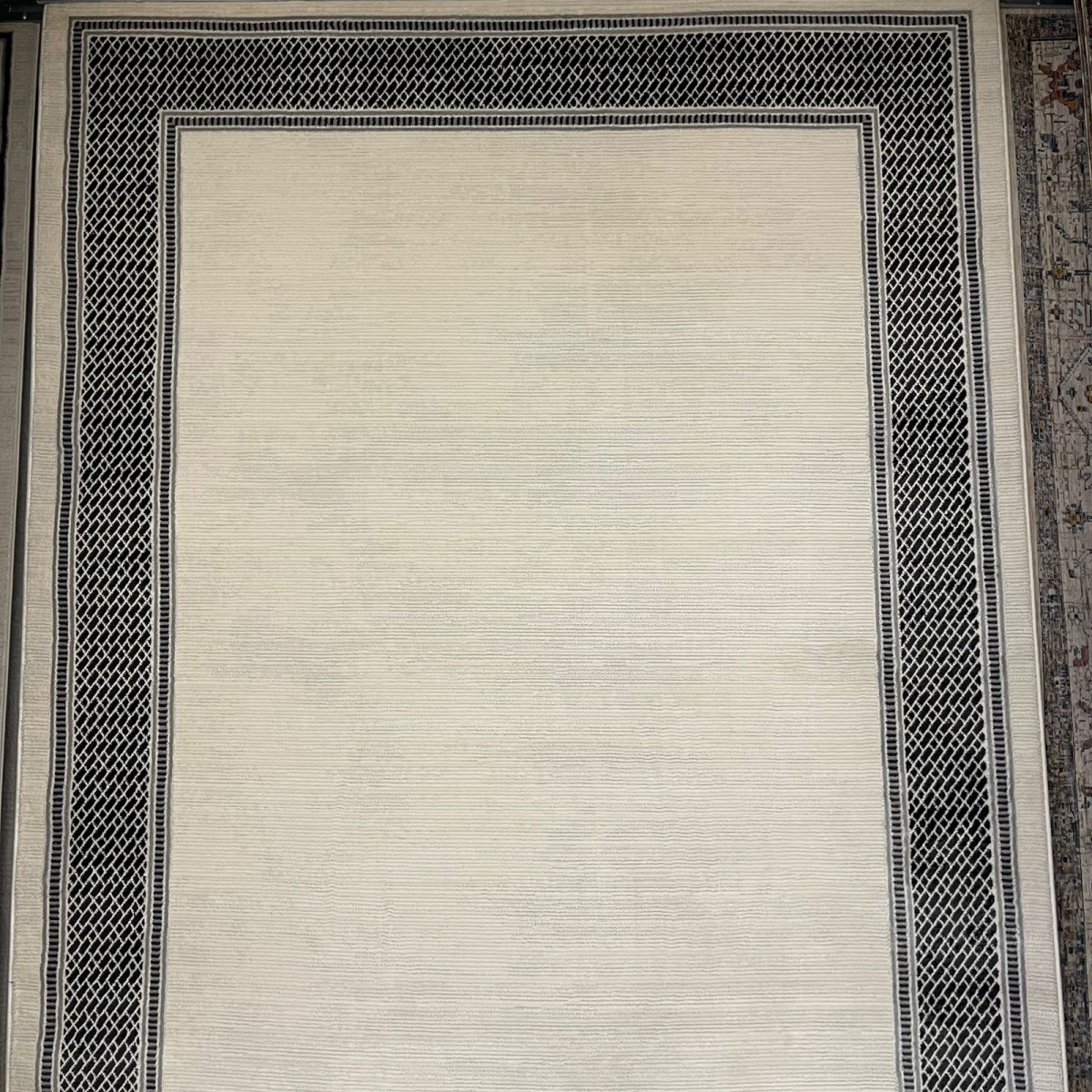 سجاد تركي اطار برواز فيكتوريا 41602A كريم اسود مقاس 150*220