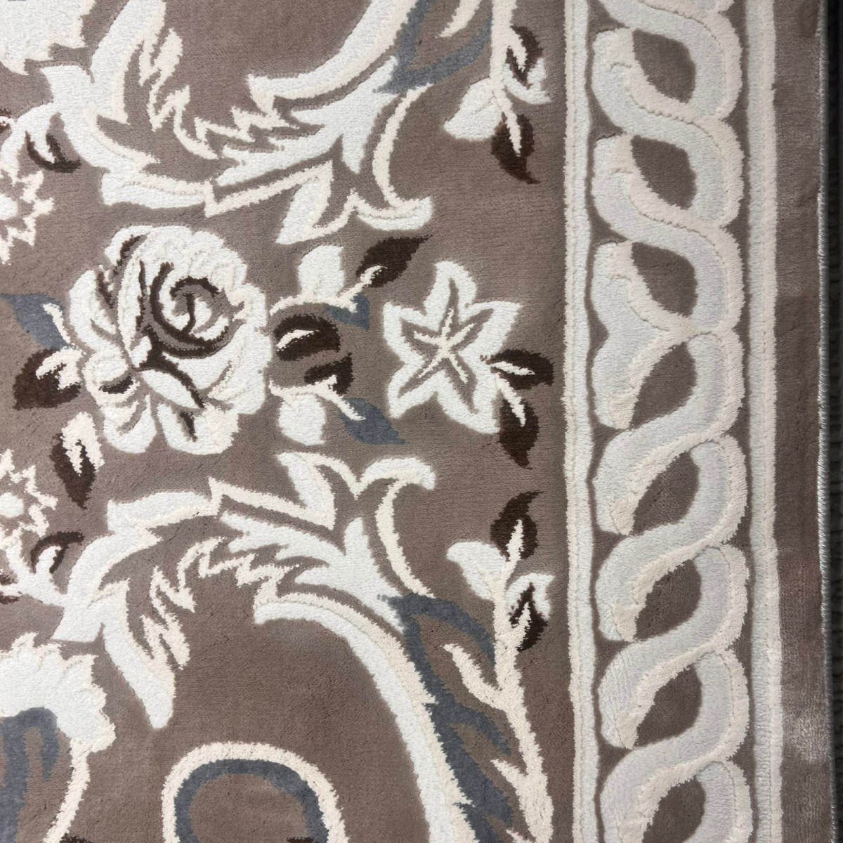 سجاد تركي ياسمين 9074A بيج غامق مقاس 300*400