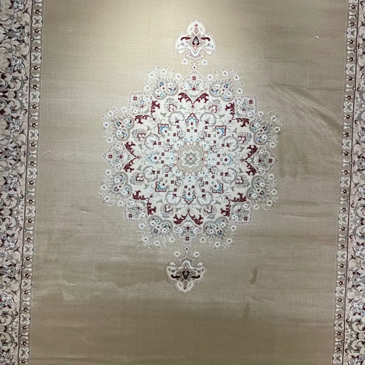 سجاد اصفهان تركي كلاسيك E506B بيج مقاس 100*400 سجاد اصفهان تركي كلاسيك E506B بيج مقاس 100*400