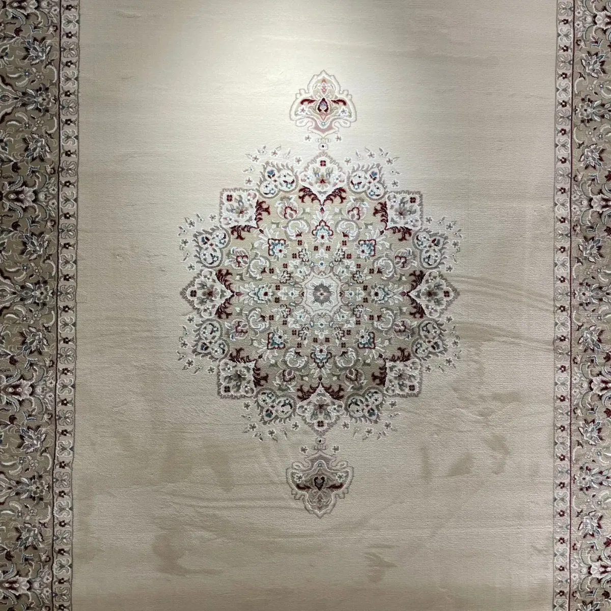 سجاد اصفهان تركي كلاسيك E506B كريم مقاس 200*300 - اصفهان سجاد تركي كلاسيك