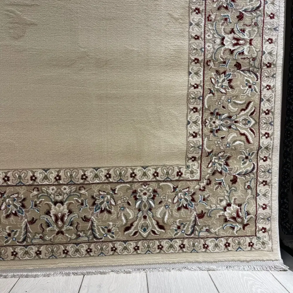سجاد اصفهان تركي كلاسيك E506B كريم مقاس 50*80 - اصفهان سجاد تركي كلاسيك