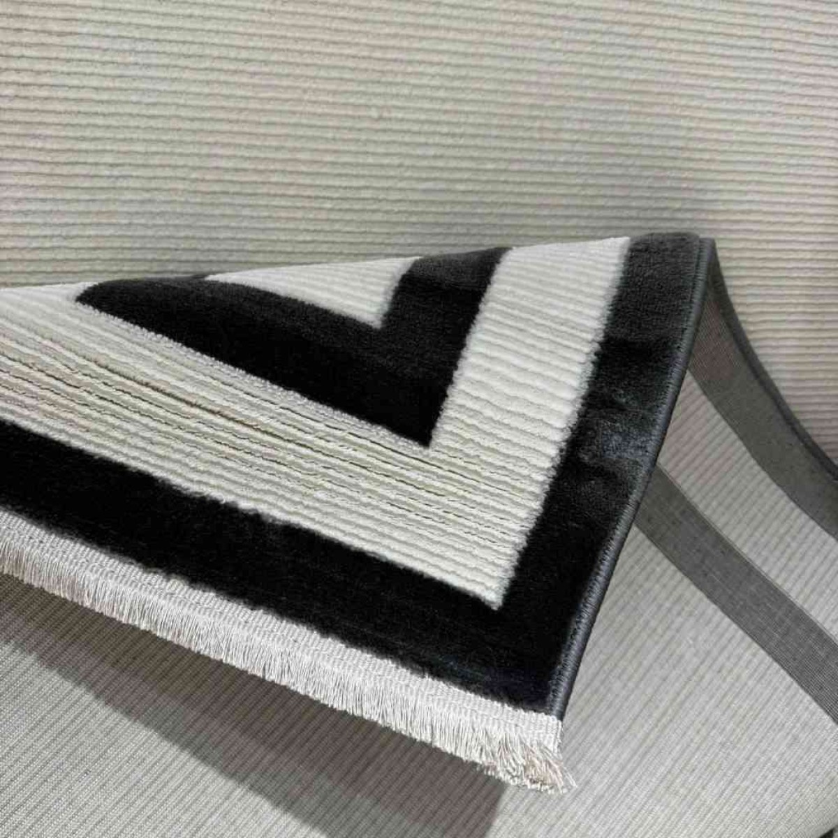 سجاد تركي برواز مودرن 43 ابيض اسود مقاس 50*80