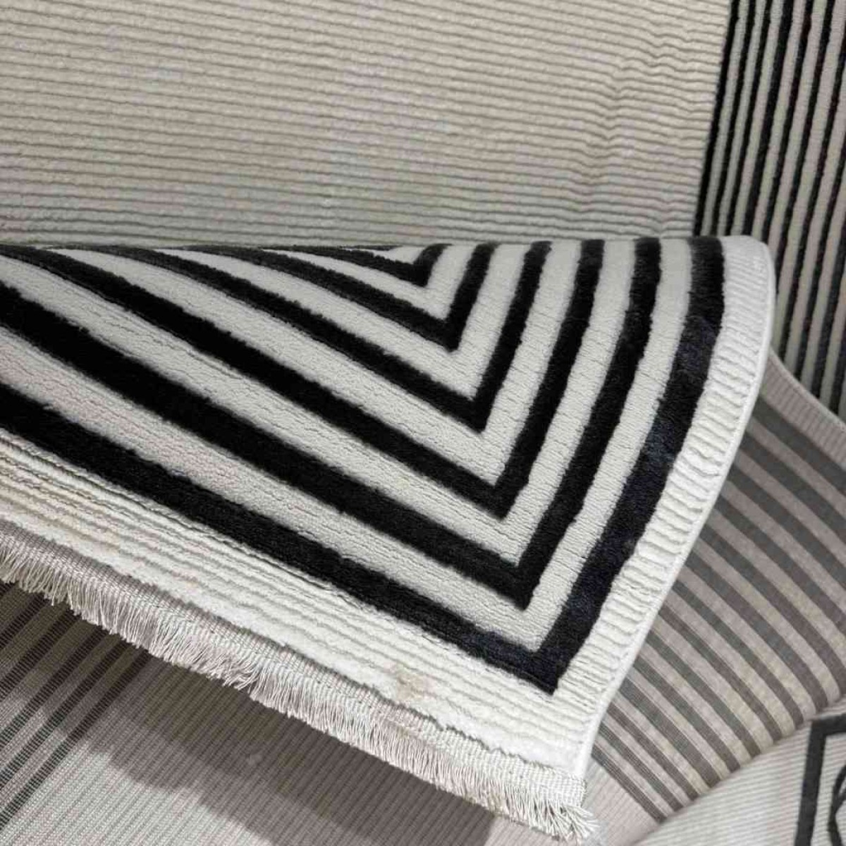 سجاد تركي برواز مودرن 44 ابيض اسود مقاس 300*400