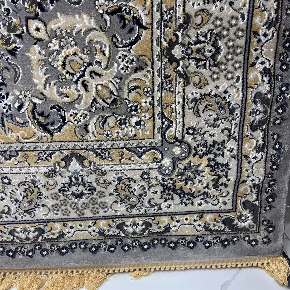 سجاد تركي مرسيليا 2799A كلاسيك مظغوط فاخر رصاصي فاتح مقاس 100*200